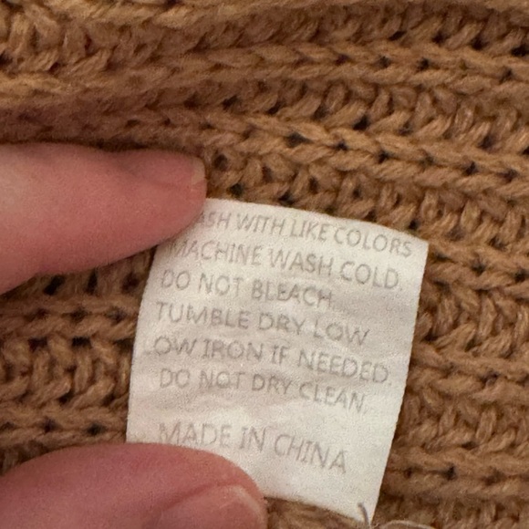 Cozy Tan Cable Knit Sweater - Picture 6 of 6